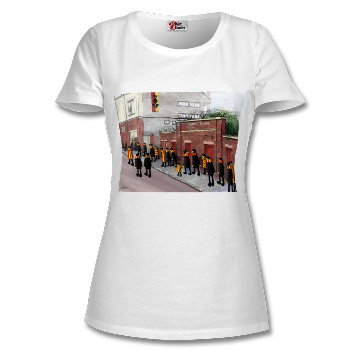 PARTICK THISTLE SUPPORTERS OUTSIDE FIRHILL - LADIES T-SHIRT